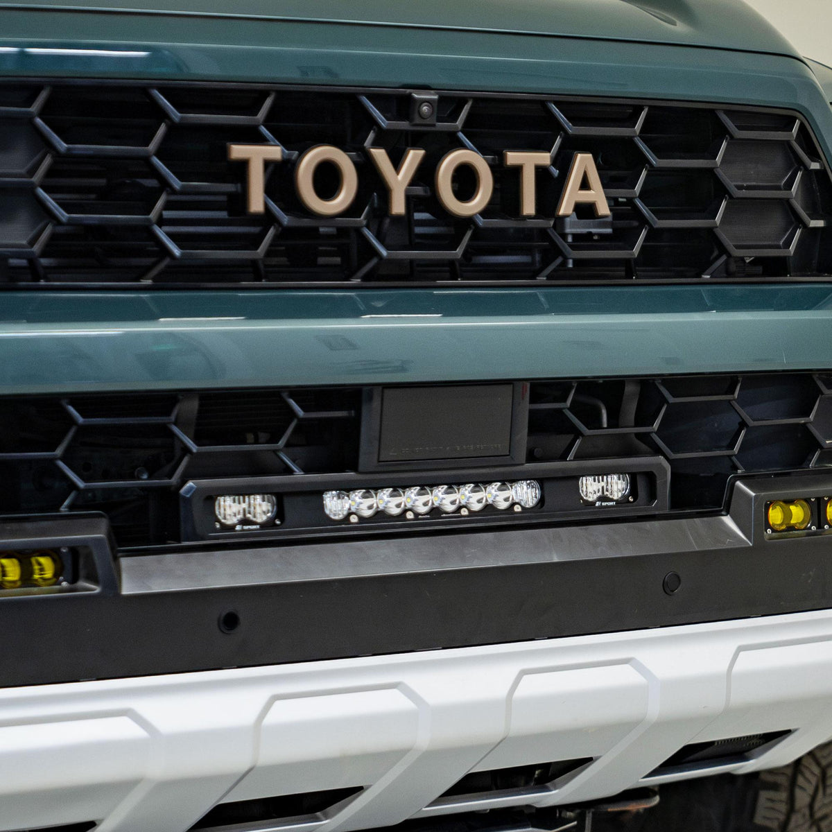 S8 10 Inch S2 Pro Grille Light Replacement Kit 2025-On Toyota 4Runner TRD Pro Baja Designs