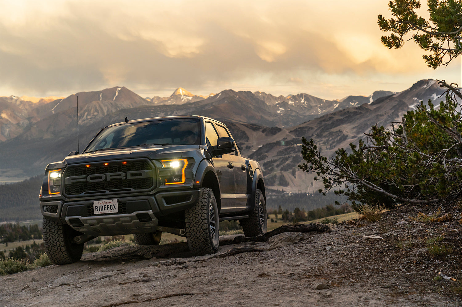 19-On Ford Raptor Front Coilover Live Valve Internal Bypass 3.0 Series Remote Reservoir 7.9 Inch 0-2 Inch Lift Kit Fox Shocks
