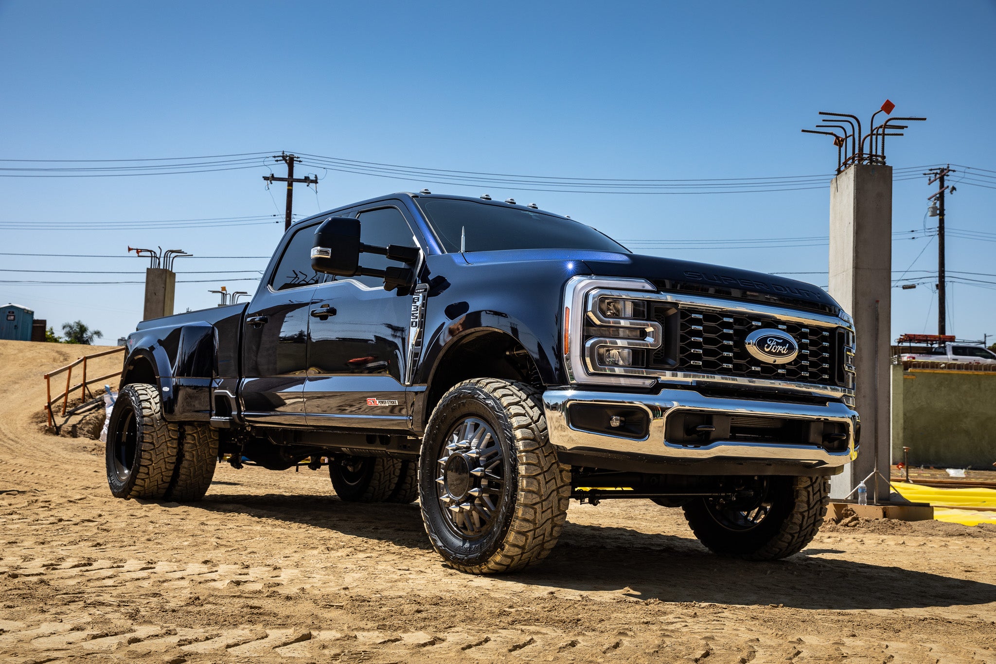 2023-2025 Ford F-250/F-350 Super Duty 4WD Gas 2.5 Inch Lift Suspension System W/ Radius Arms Icon Vehicle Dynamics